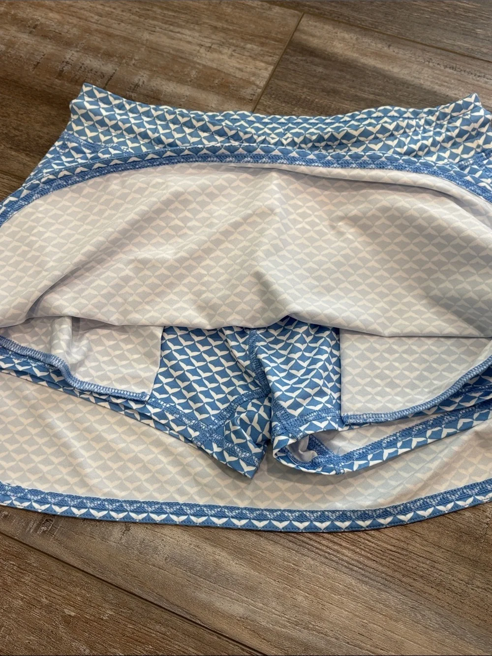 Vineyard Vines Performance Skort in Whaletail Flounce